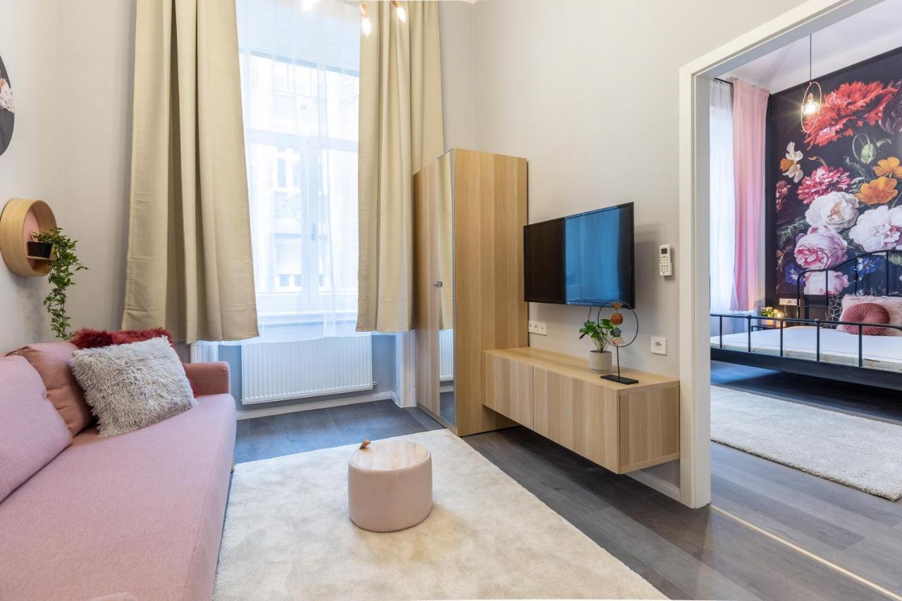 W33 - Prime Location - Comfortable Quality Apartments By Bqa Budapest Exteriör bild