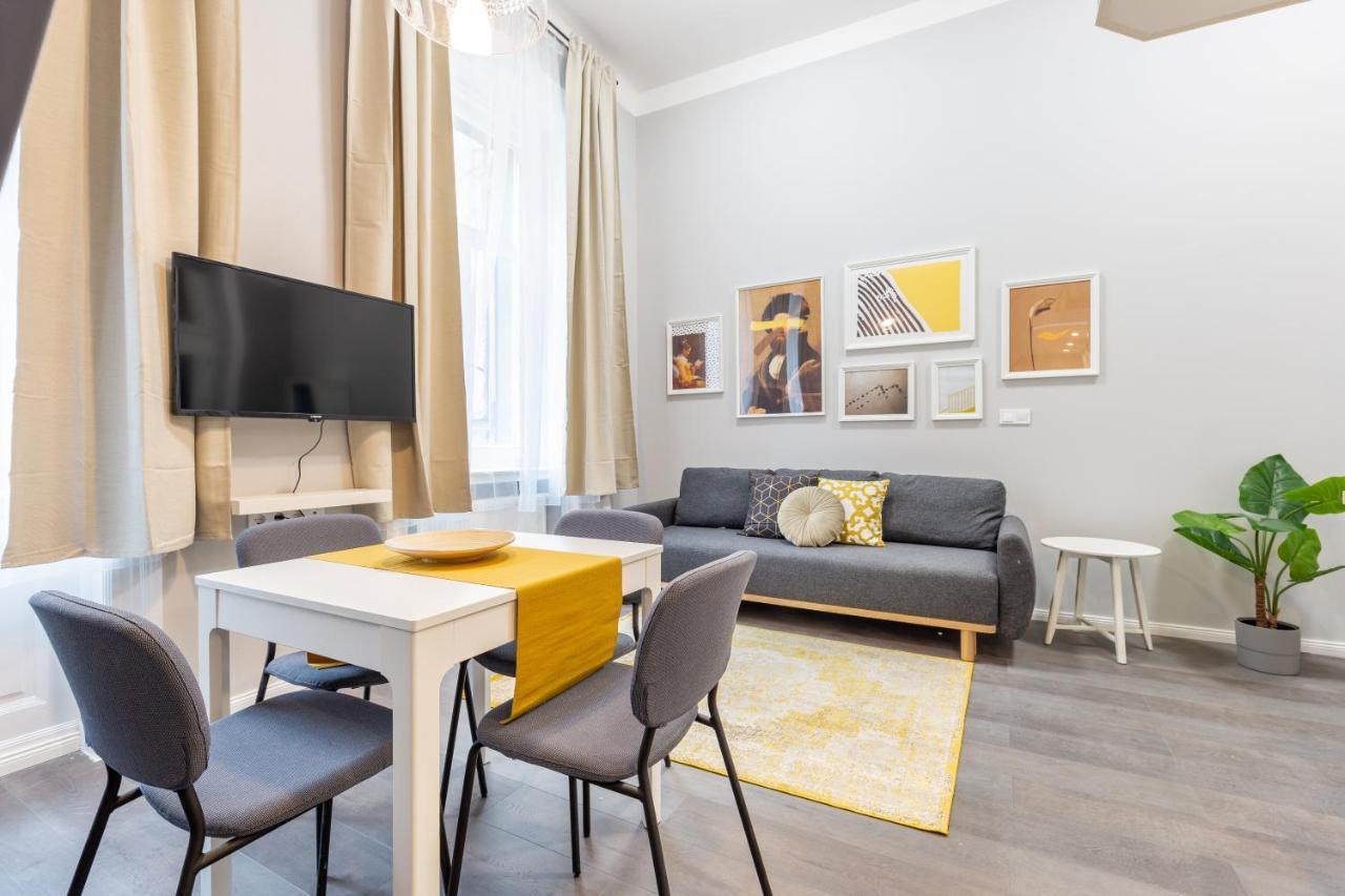W33 - Prime Location - Comfortable Quality Apartments By Bqa Budapest Exteriör bild